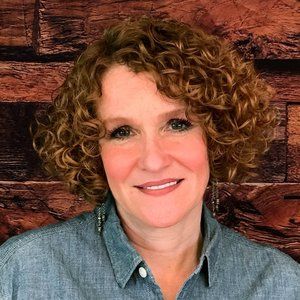 Hi! I'm Cheryl, a funky old crow & fellow Posher!